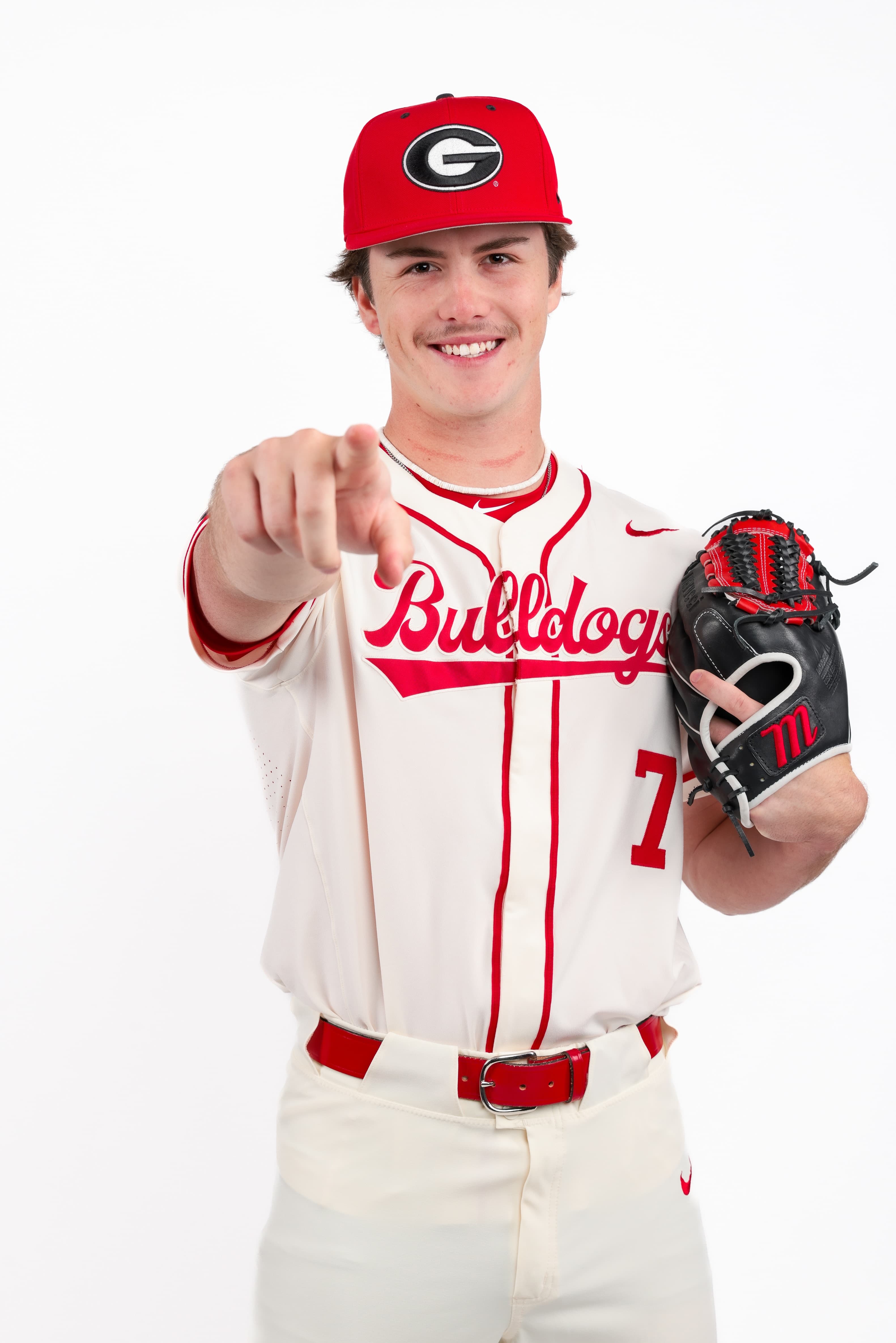 Dylan Alonso in Georgia Bulldogs jersey pointing at camera during official visit