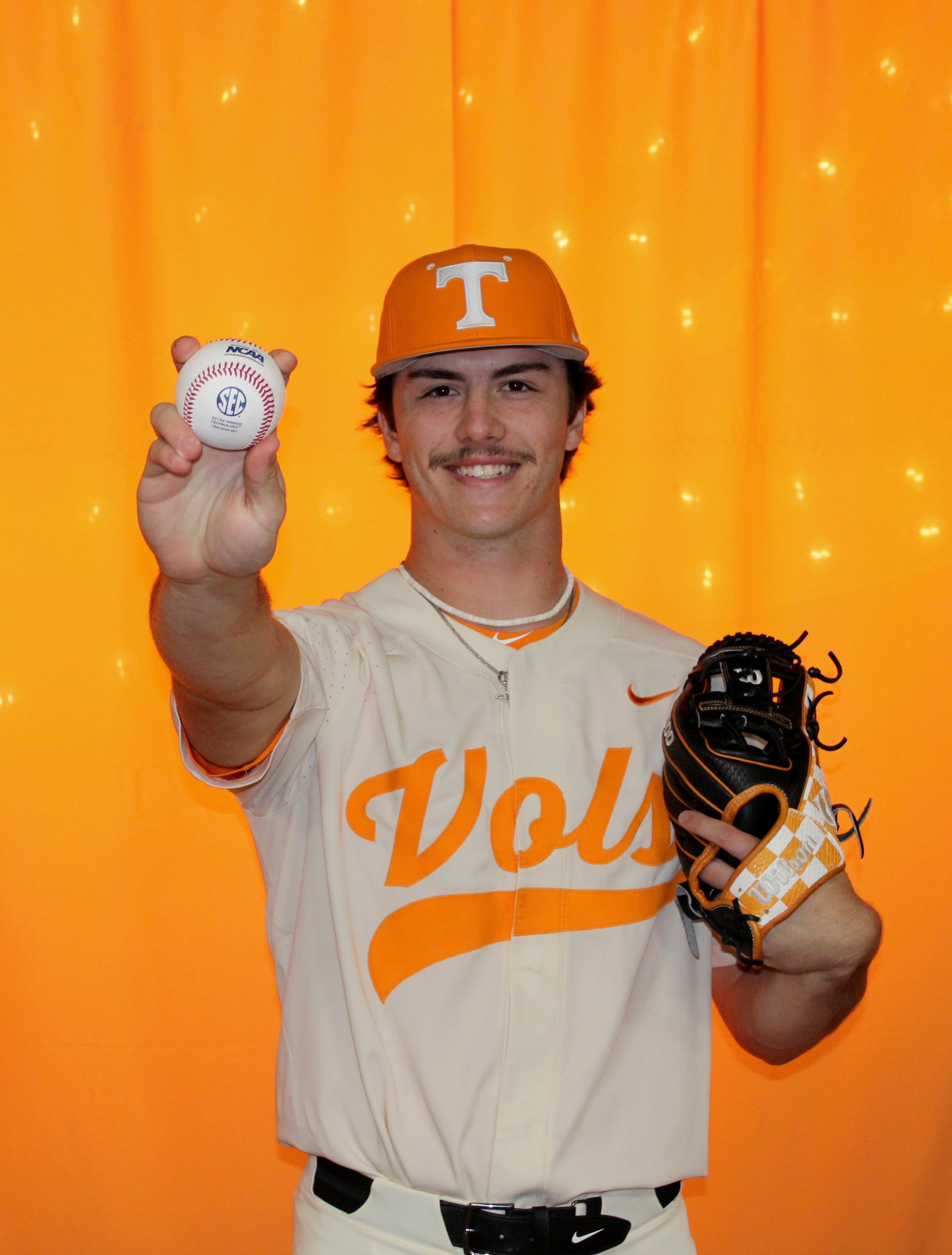 Dylan Alonso in Tennessee Volunteers jersey on official visit